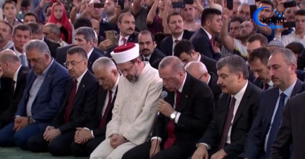 Cumhurbaşkanı Erdoğan Şehitler İçin Kur'an Okudu