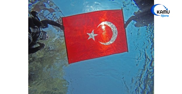 Milletvekilinden Su Altında Zafer Bayramı Kutlaması
