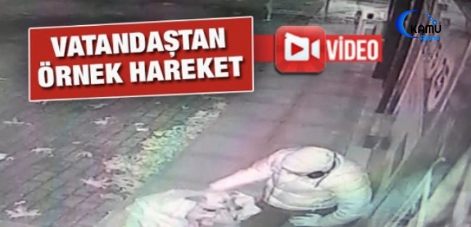 Üzerindeki Montu Üşüyen Sokak Köpeğiyle Paylaştı