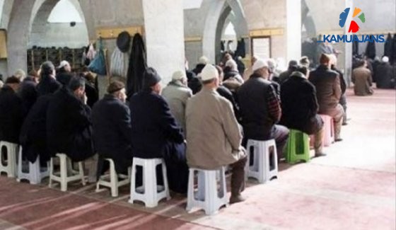 Camilerde Tabure Ve Sandalye Üzerinde Namaz Kılma Devri Kapandı