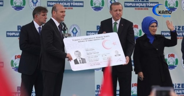 Cumhurbaşkanı Erdoğan Yeni Kimlik Kartını Aldı