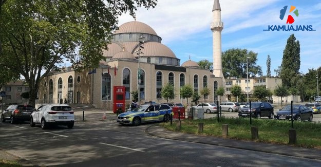 Almanya'da Camilerin Mayısta Açılması Gündemde