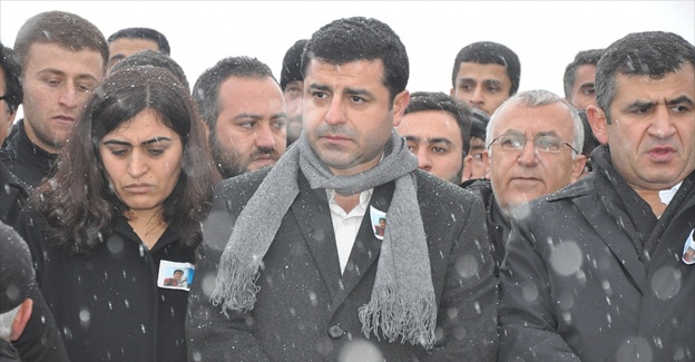 Selahattin Demirtaş Diyarbakır'daki Evinde Gözaltına Alındı
