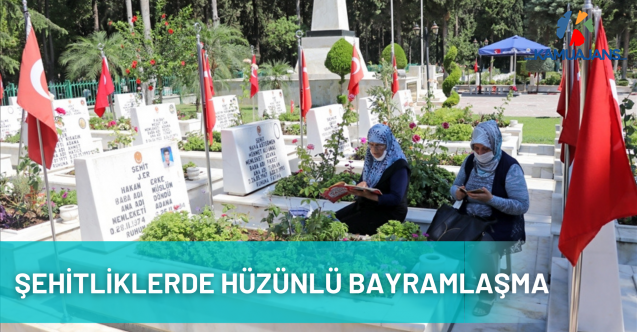 Şehitliklerde Hüzünlü Bayramlaşma