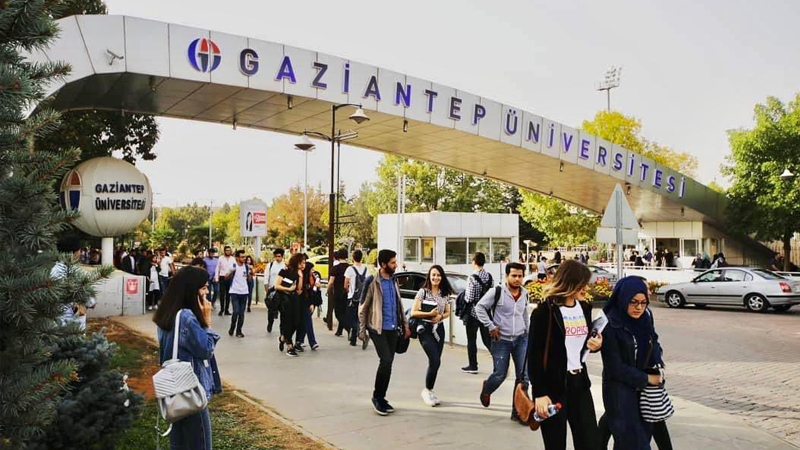 Rektör, misafirlerini üniversitenin otelinde ağırlayıp parasını vermeden gitmiş!