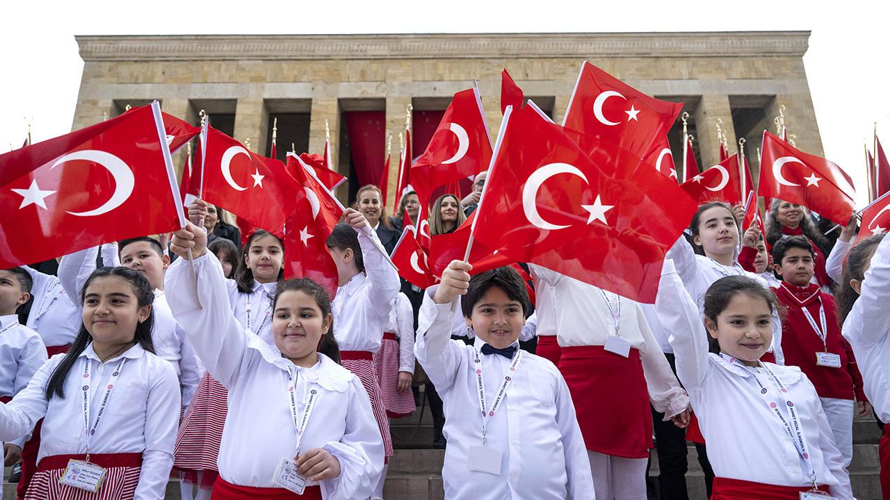 23 Nisan şiirleri: En güzel kısa, uzun en anlamlı 23 Nisan şiirleri...