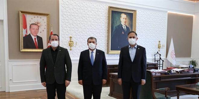 Sağlık-Sen, ücret iyileştirmesinin tüm sağlıkçıları kapsaması eylemi askıya aldı