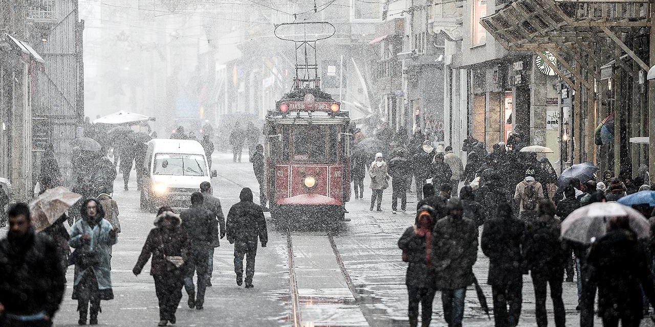 İstanbul Valiliği kar yağışı için bildiri yayınladı, okullar tatil mi edildi?