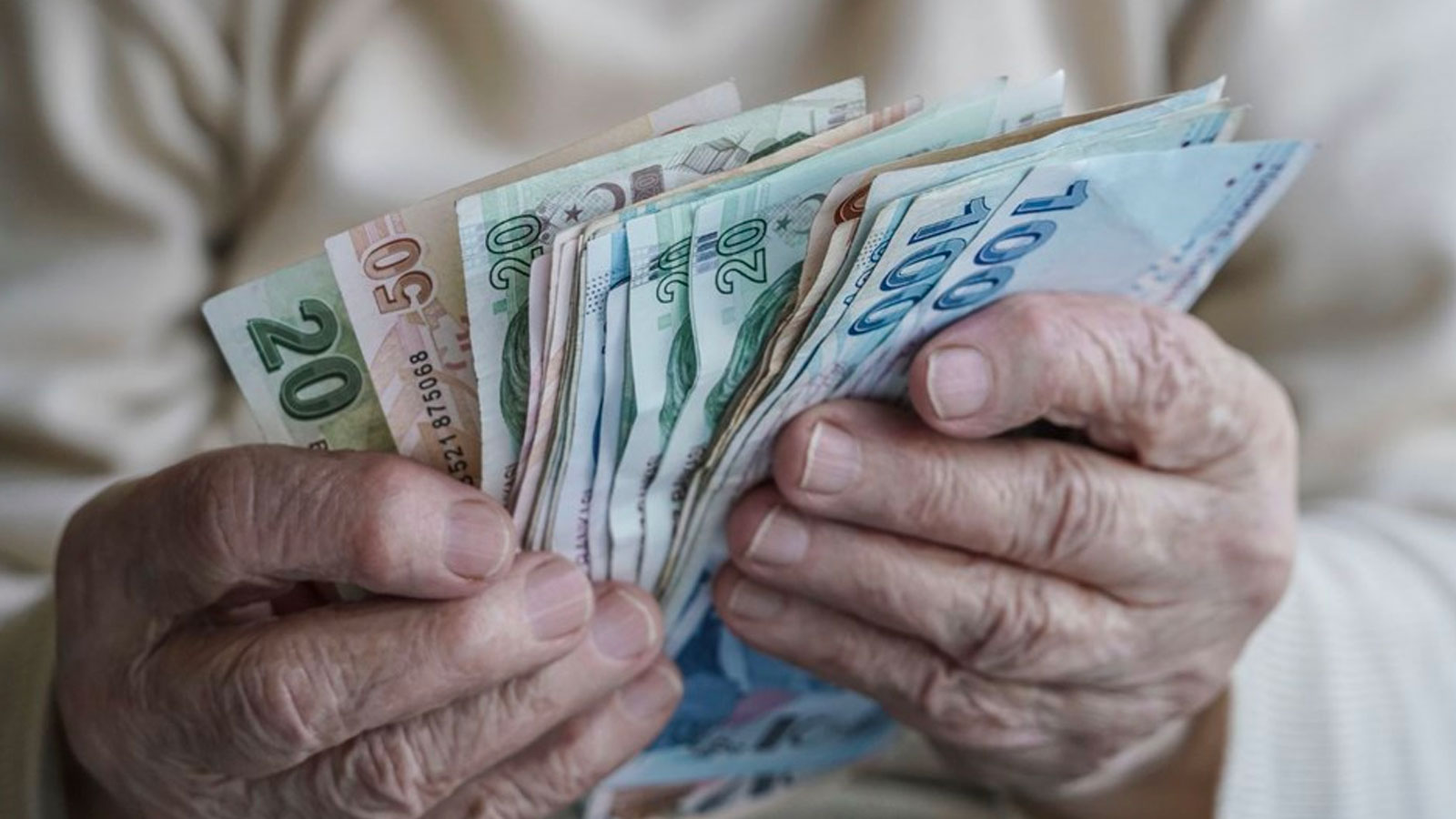 Emeklilerin Gözü Kulağı Ek Zamda: Yeni Gelişmeler Kapıda!