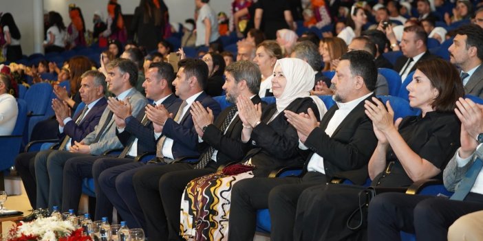 MEB’in PIKTES Belgeseli Tanıtıldı: Göç ve Eğitim Sahneye Taşındı