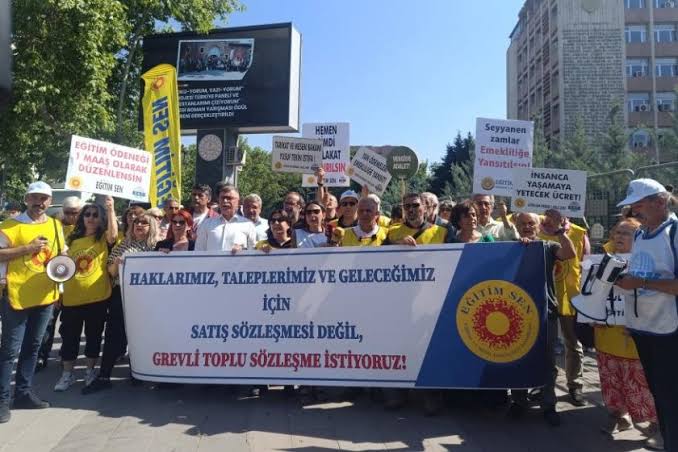 Eğitim Sen'den Toplu Sözleşme Talepleri: Maaşlar Yoksulluk Sınırına Çekilsin, 150 Bin Öğretmen Ataması Yapılsın
