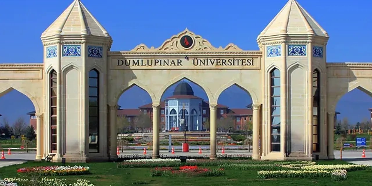 Dumlupınar Üniversitesi'nde “Zıplamayan Tayyipçi” Sloganları Gündem Oldu!