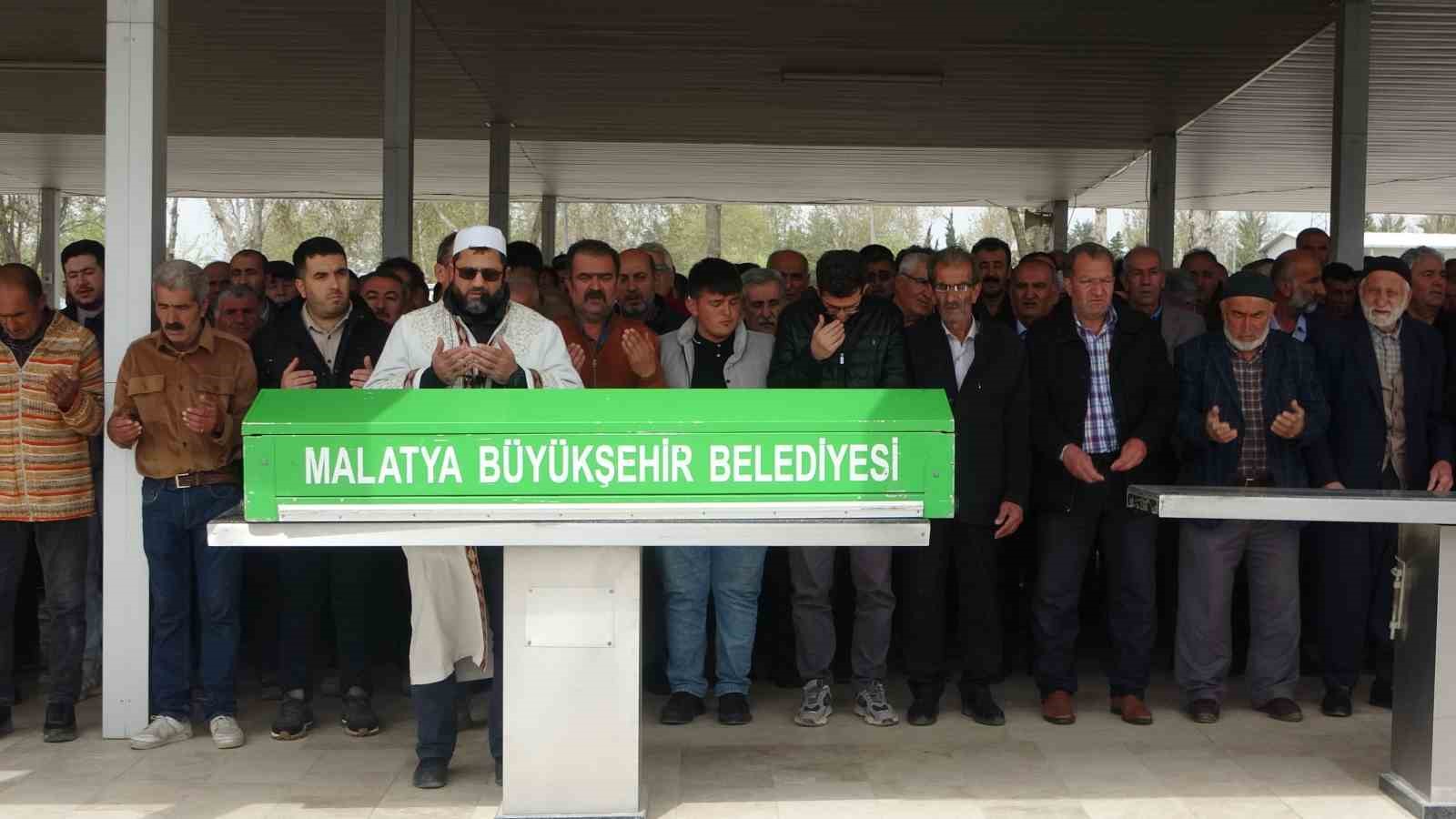Annesinin canına kıydığı genç öğretmen defnedildi