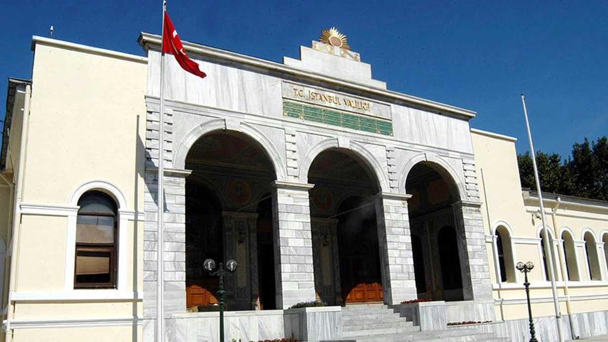 Deprem korkusu yaşayan vatandaşlar gece boyunca camileri ve okulları kullanabilcek
