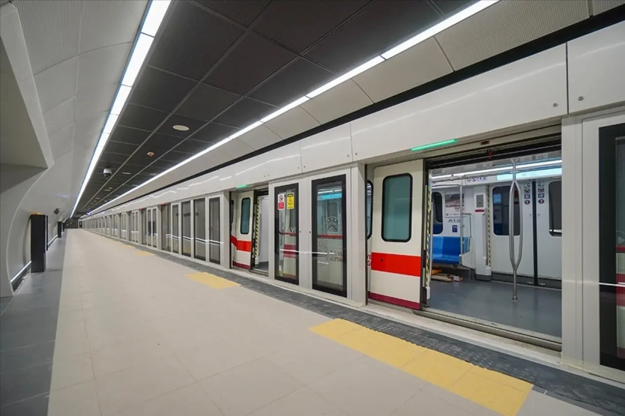 1 Mayıs'ta İstanbul'da Hayat Duracak; Yollar, Metrolar Kapatılacak