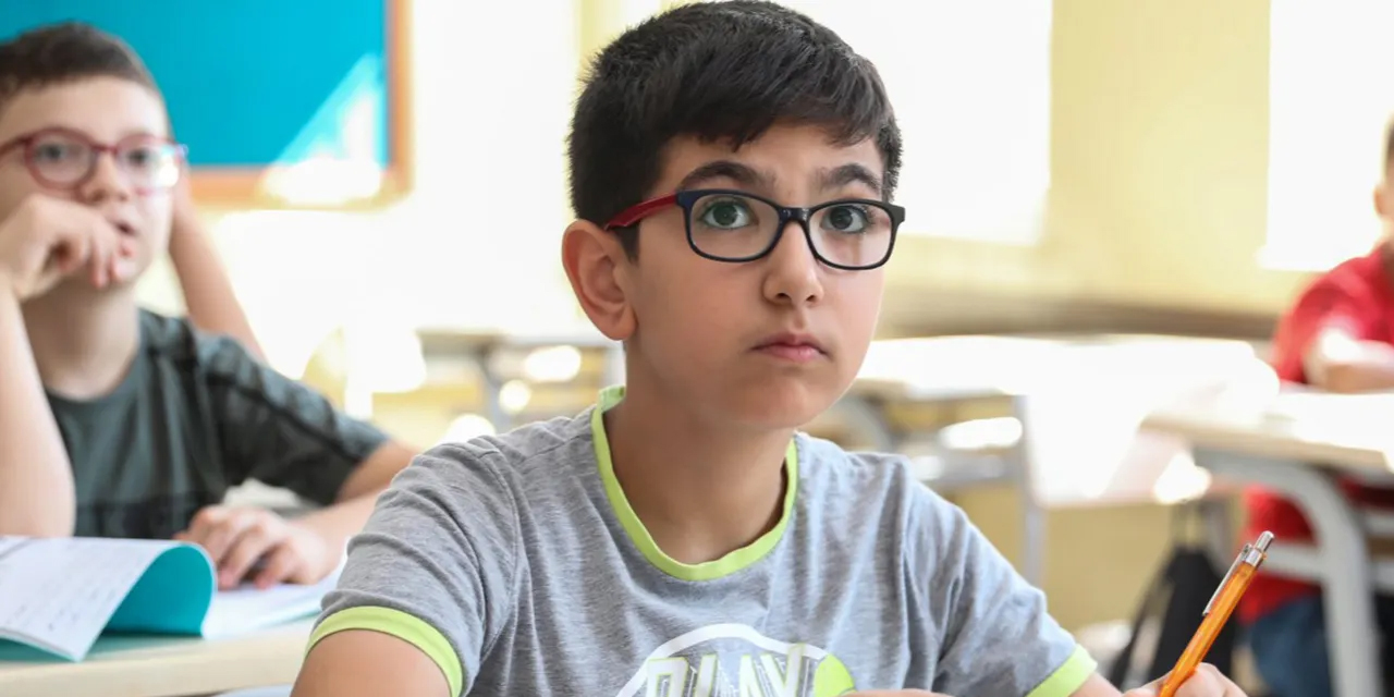 İlköğretim Öğrencilerinin Bir Zayıfla Bile Sınıfta Kalmalarına Sebep Olacak Uygulama