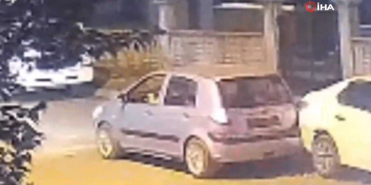 Öğretmenden Park Halindeki Aracına Çarpıp Kaçan Sürücüye Çağrı