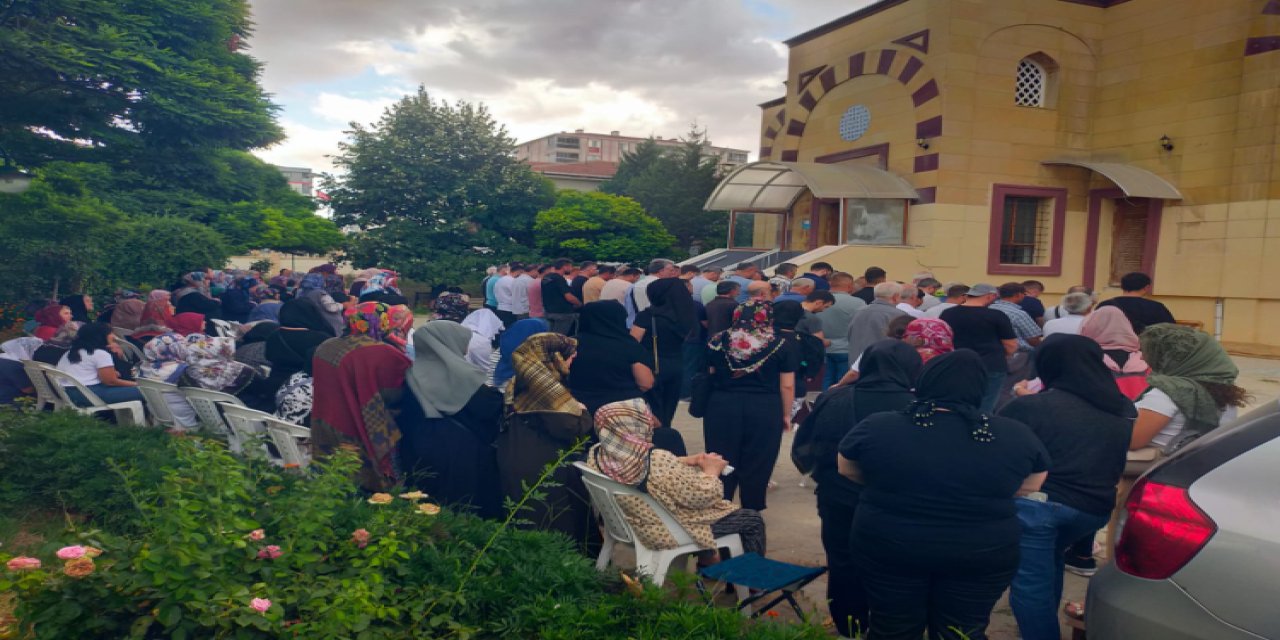 Genç Öğretmen Hayatına Son Verdi