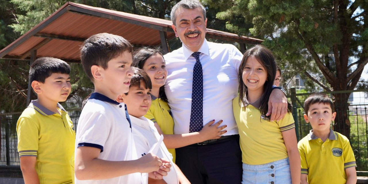 Yusuf Tekin il emrini açıkladı; Öğretmenler ''AileyiKorudu'' diye karşılık verdi