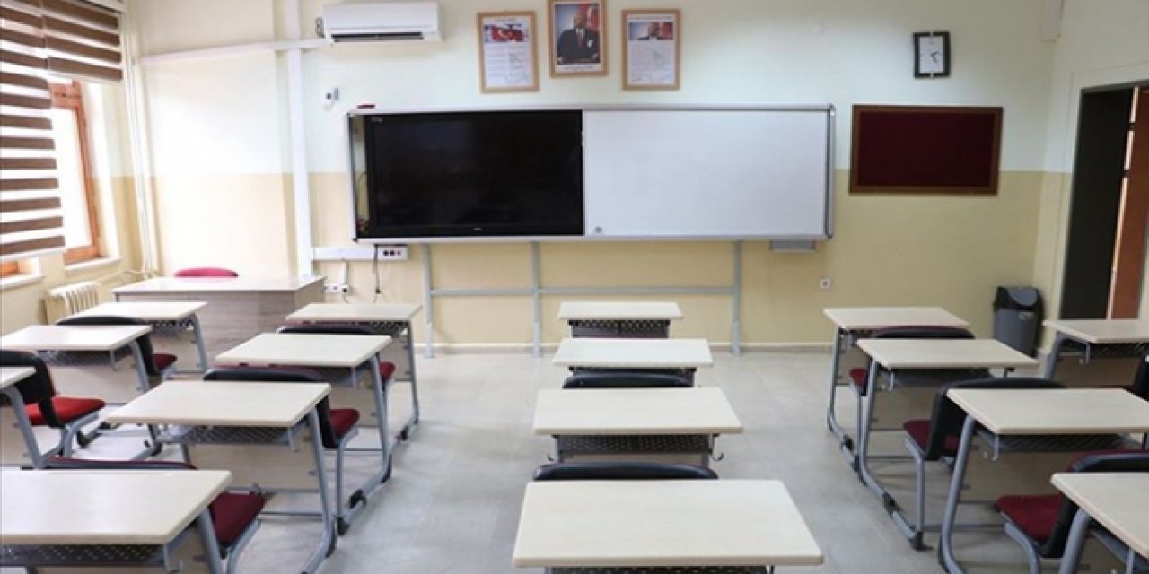 Lisede Trans Öğretmen Tartışması: Veliler Şikâyetçi