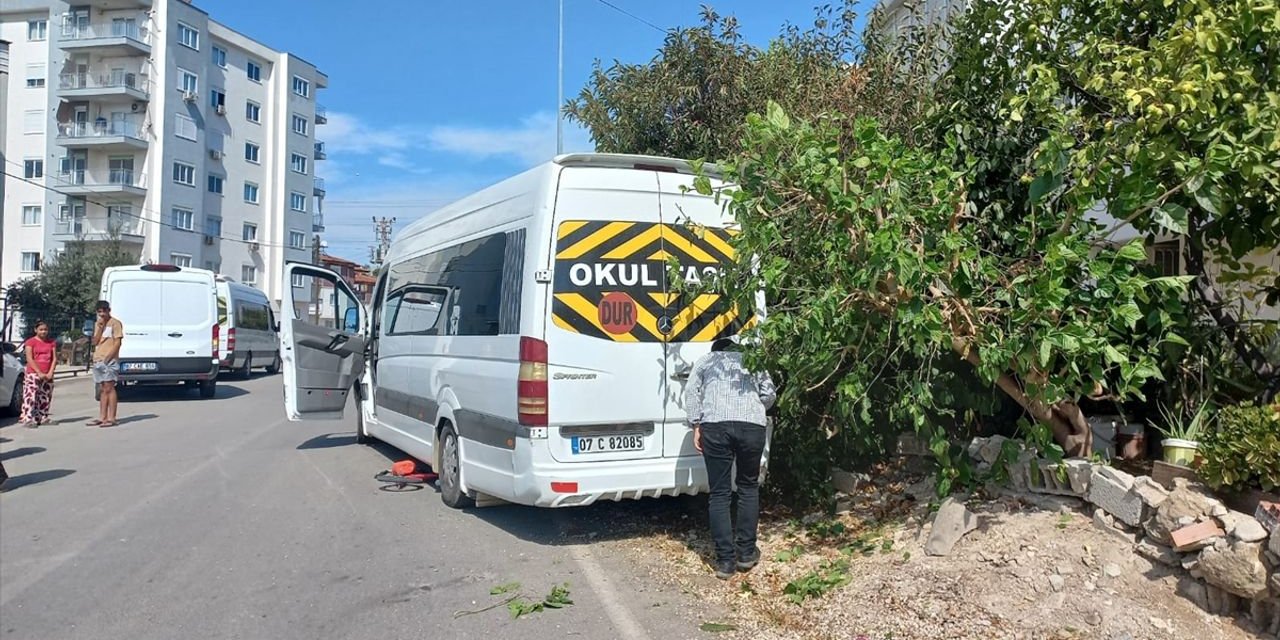 Okul Servisinin Çarptığı Çocuk Ağır Yaralandı