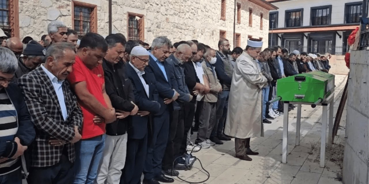 Konya'da Korkunç Kazada Hayatını Kaybeden Öğretmen Toprağa Verildi