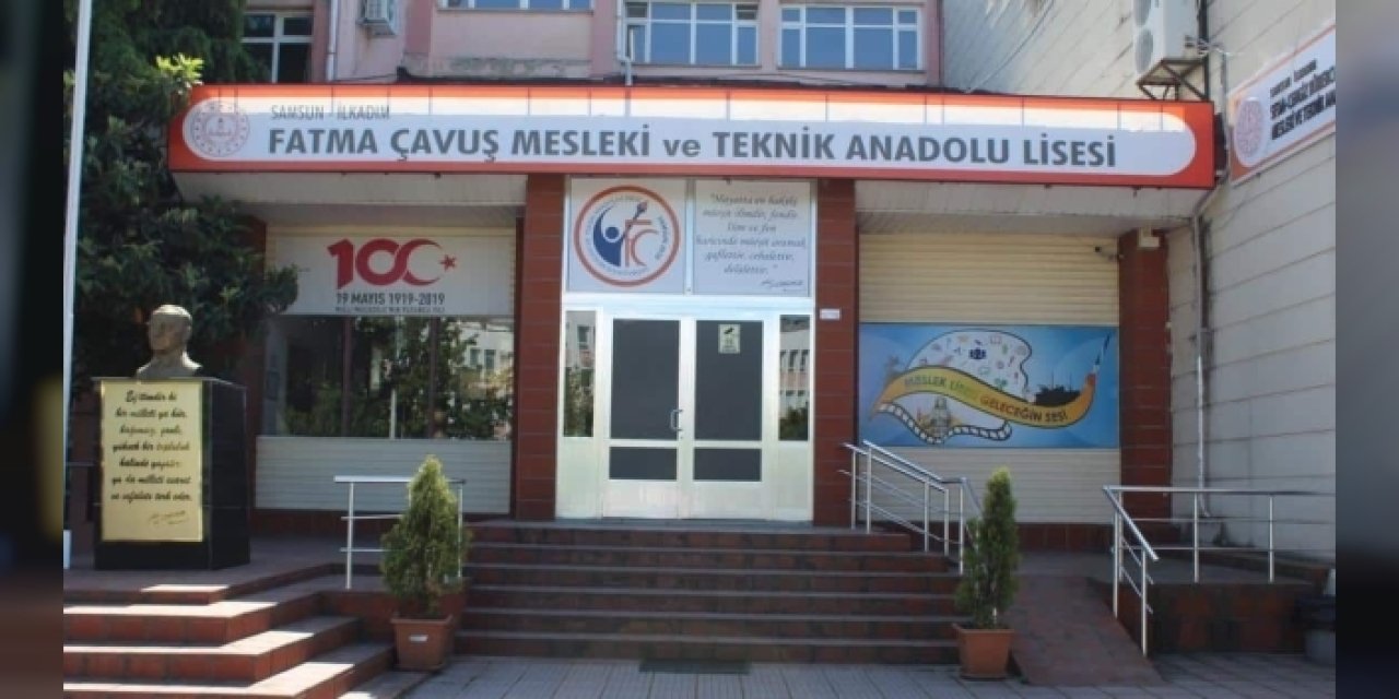 Okul Kantininde Tavuk Yedikten Sonra 3 Öğrenci Hastaneye Kaldırıldı
