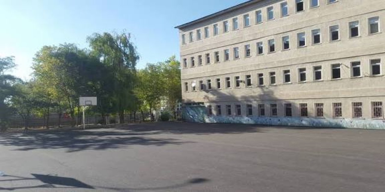 Okul Çıkışı Yaşanan İzdihamda 21 Öğrenci Hastaneye Kaldırıldı