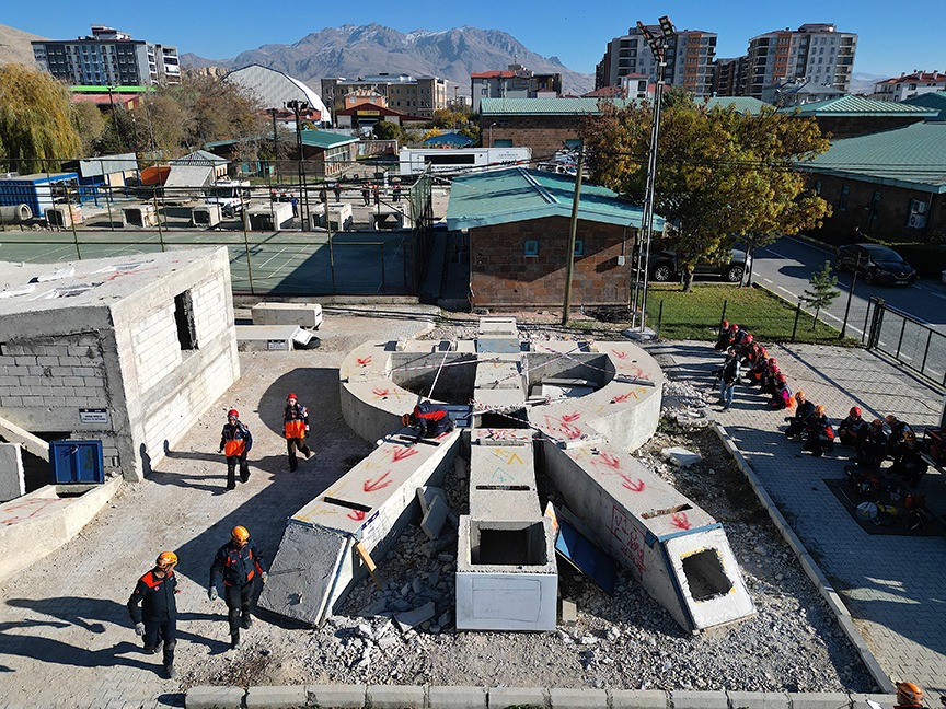 AFAD Gönüllüsü 350 Üniversiteli, ZORLU AFET Eğitimlerle Göreve Hazırlanıyor