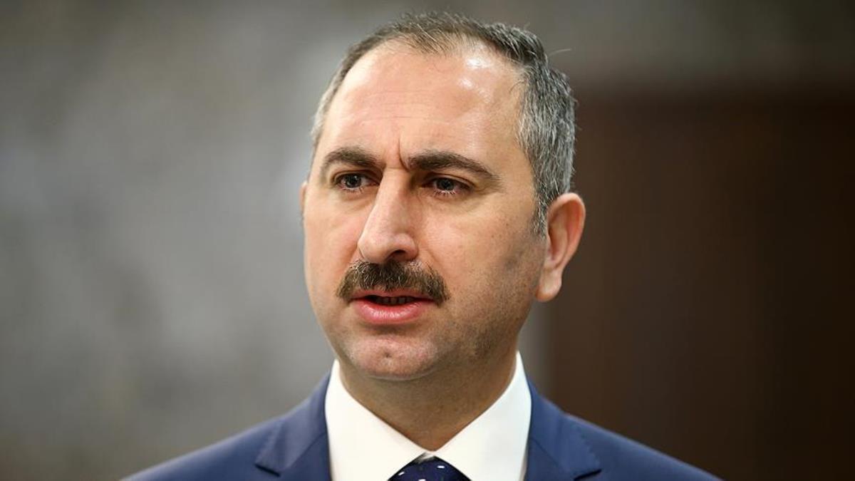 Adalet Bakanı istifa etti