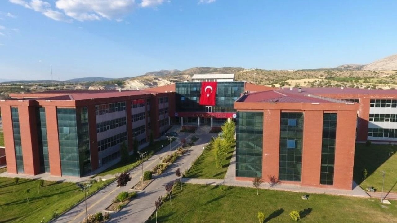 MAKÜ'den En Az Lise Mezunu Personel Alacağını Duyurdu! İşte Mezuniyete Göre Kontenjan Dağılımı ve Unvanlar