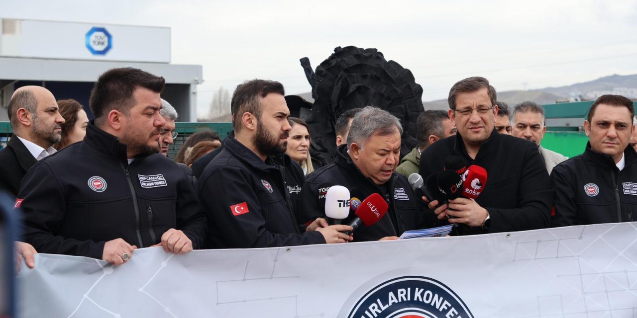 Polis Memurunun Ölümü Sonrası TÜVTÜRK Önünde Protesto! Siyah Çelenk Bırakıldı