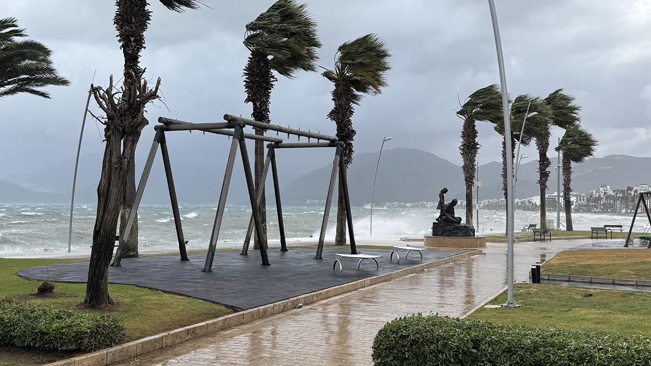 Fırtına Alarmı! 7 İlçede Okullar Tatil Edildi