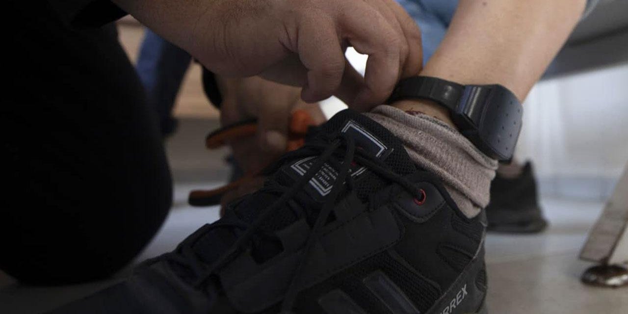 Akran Zorbalığı Yapan 15 Yaşındaki Öğrenciye Elektronik Kelepçe Cezası Verildi