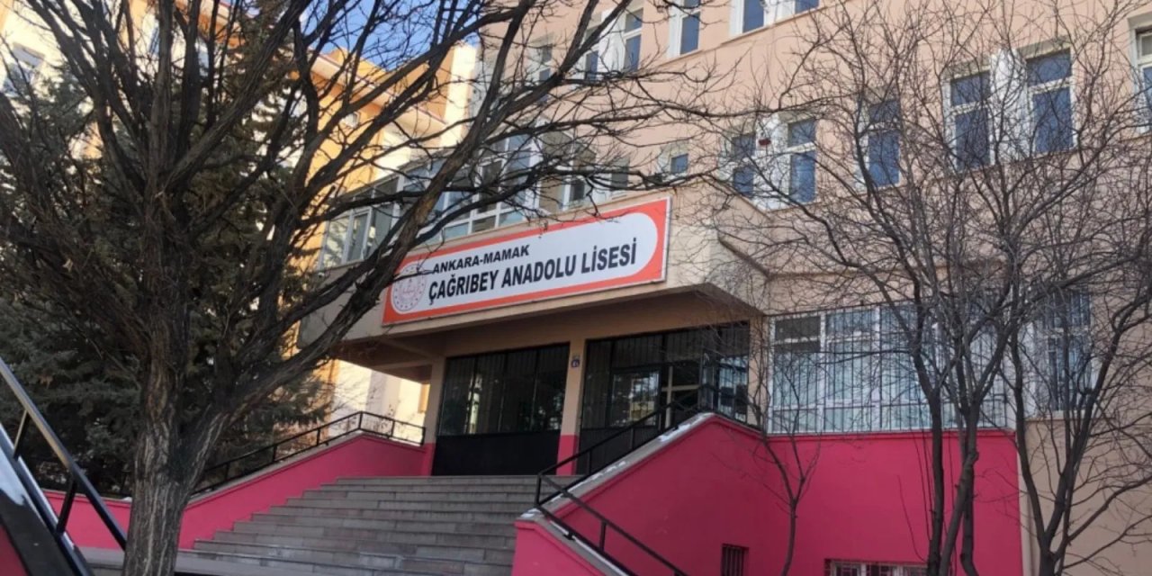 Memuriyetten Çıkarılan Öğretmen Okul Bastı