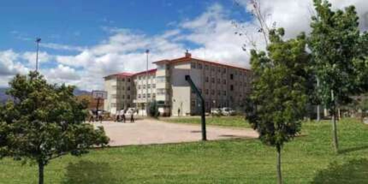 Genç Öğretmen Evinde Ölü Bulundu