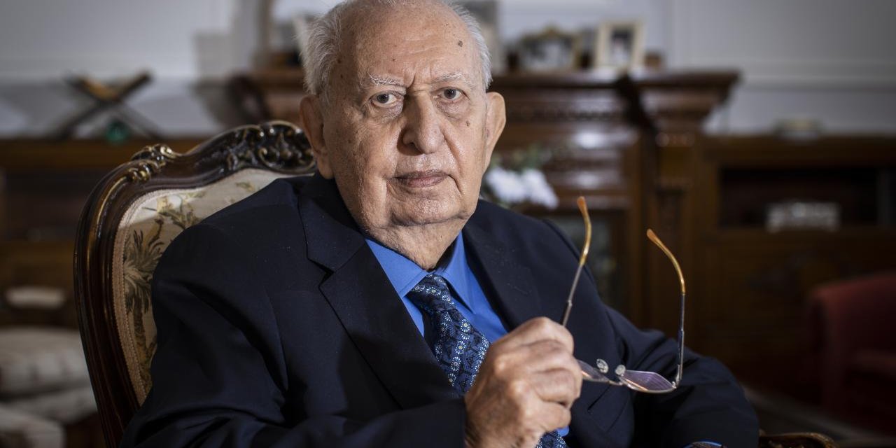 Türk Siyasetinin Acı Kaybı: Hüsamettin Cindoruk Hayatını Kaybetti