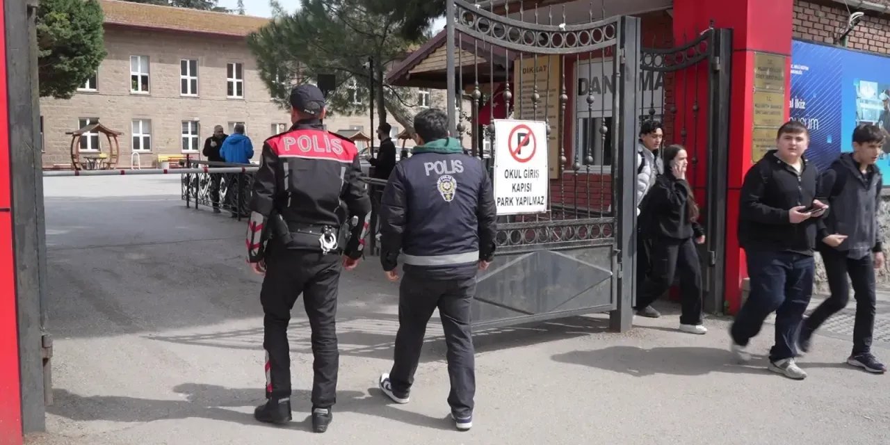 Polisler Okullardaki Mesailerine Başladı, Okul Polisleri Hangi Saatlerde Okullarda Olacak?