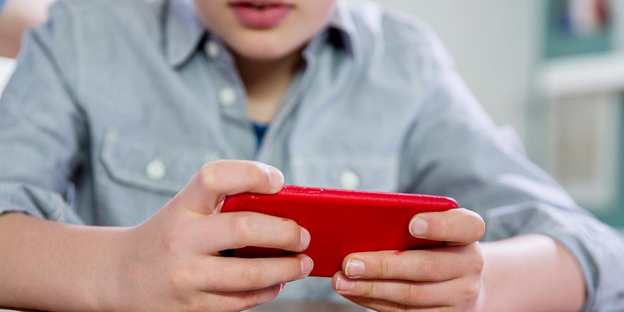 Çocukların ve Gençlerin Kullandığı Sim Kartlar Değişecek; Sınırsız Telefon Kullanımı Sona Eriyor