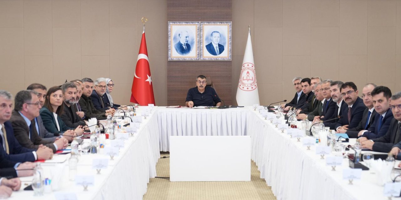 Bakan Tekin MEB'in Kurmaylarını Topladı: Okul Güvenliği Masaya Yatırıldı