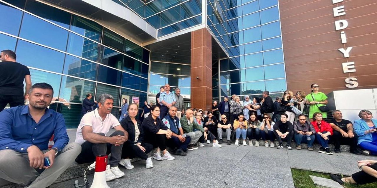 Bayraklı Belediyesinde TİS Çıkmazı: Memurlar Hakları İçin Meydana İndi