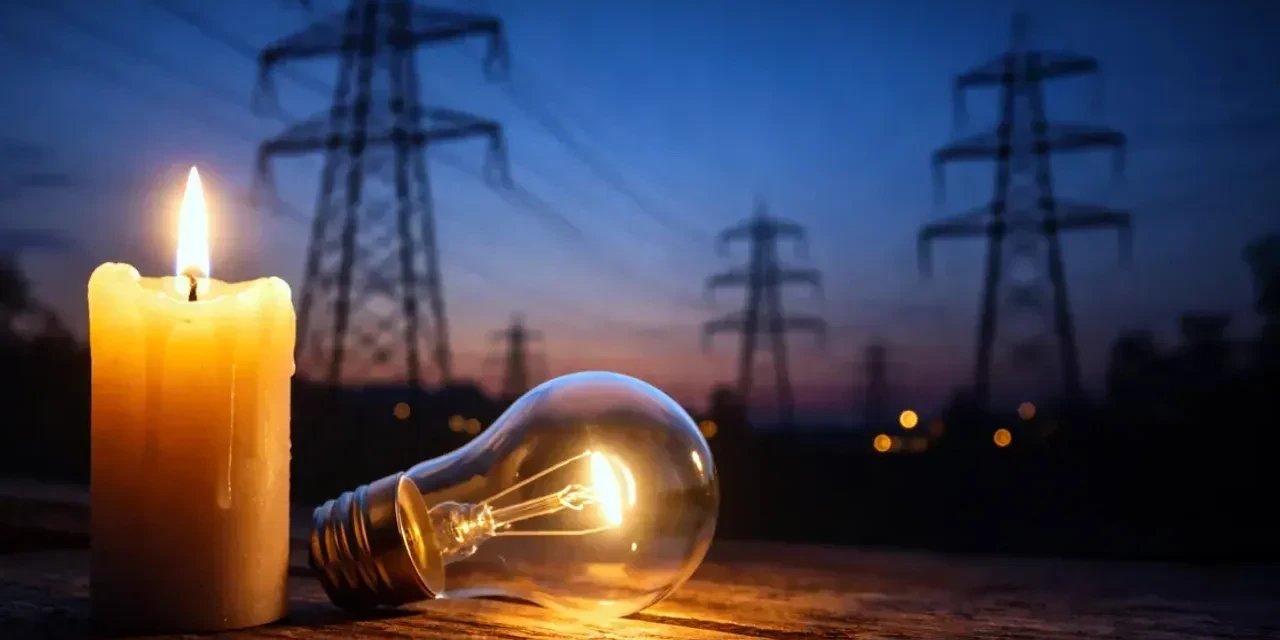 İsatanbul'da Büyük Elektrik Kesintisi Başlıyor, 14 İlçeye 8 Saat Elektrik Verilemeyecek