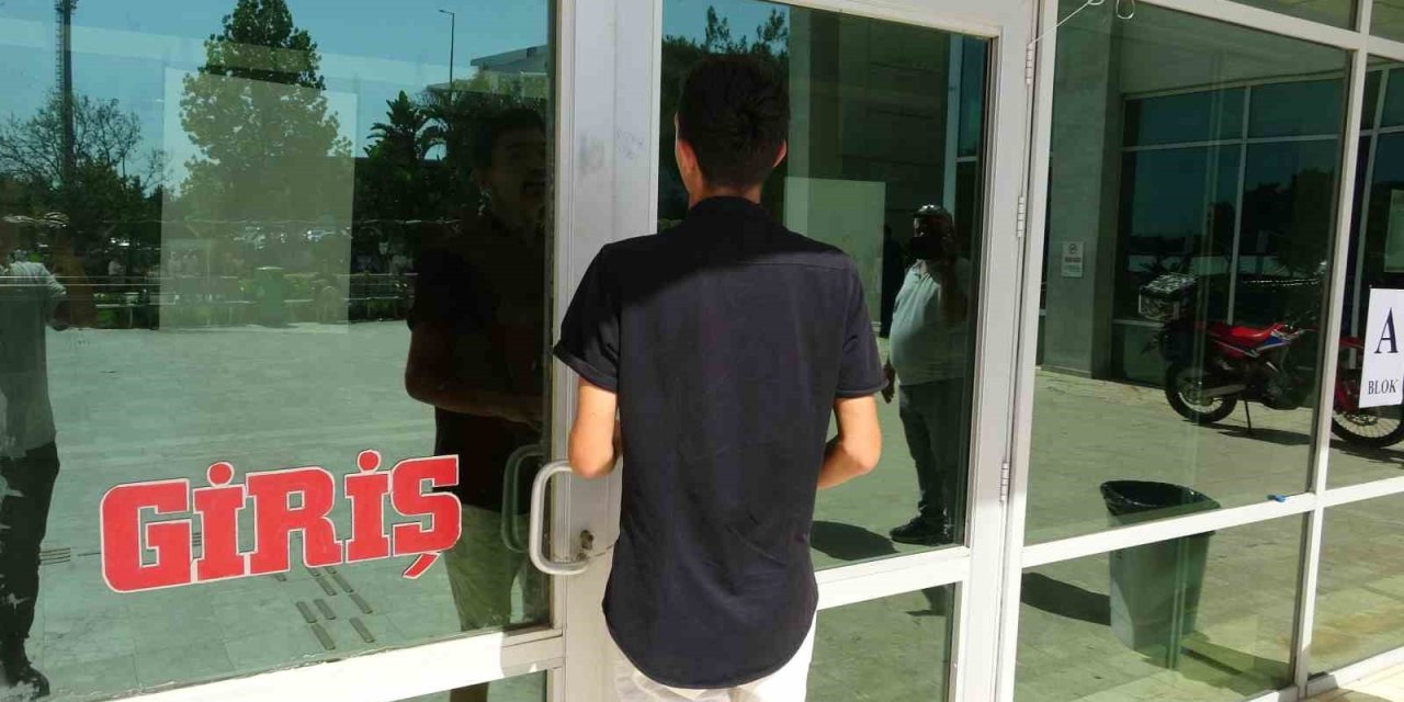 YKS'de Park Yeri Bulamayan Aday, Sınavı Kaçırdı