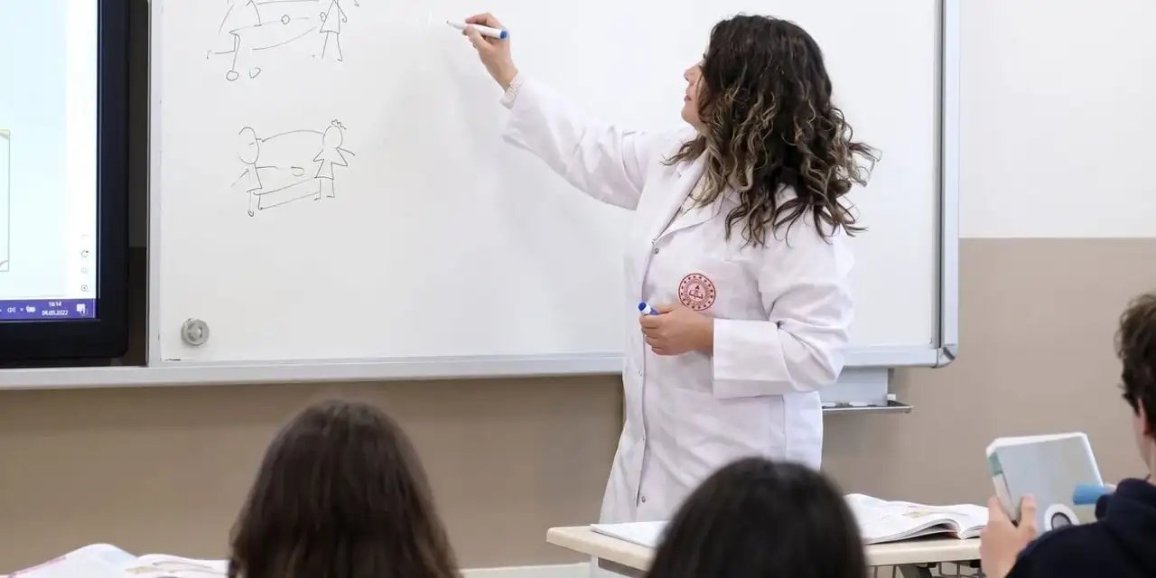 Önlük Giyme Kararına İtiraz Eden Öğretmen Sendikaları Belli Oldu