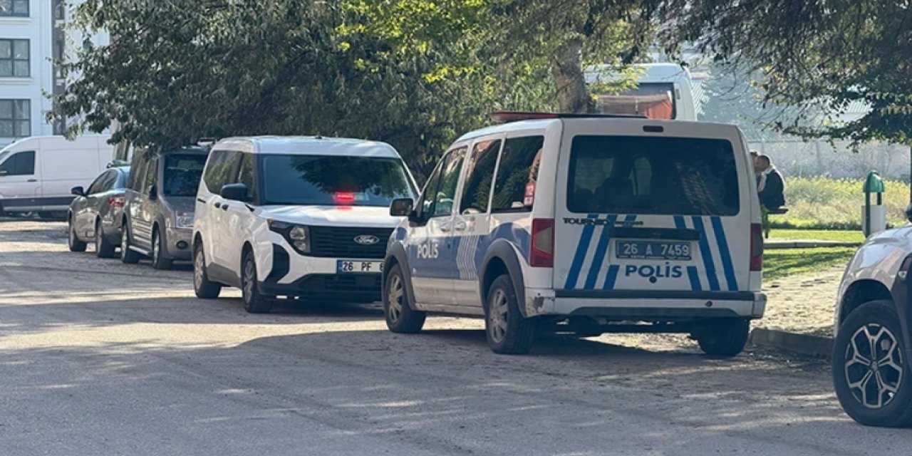 Öğretmenevi müdür yardımcısı evinde ölü bulundu