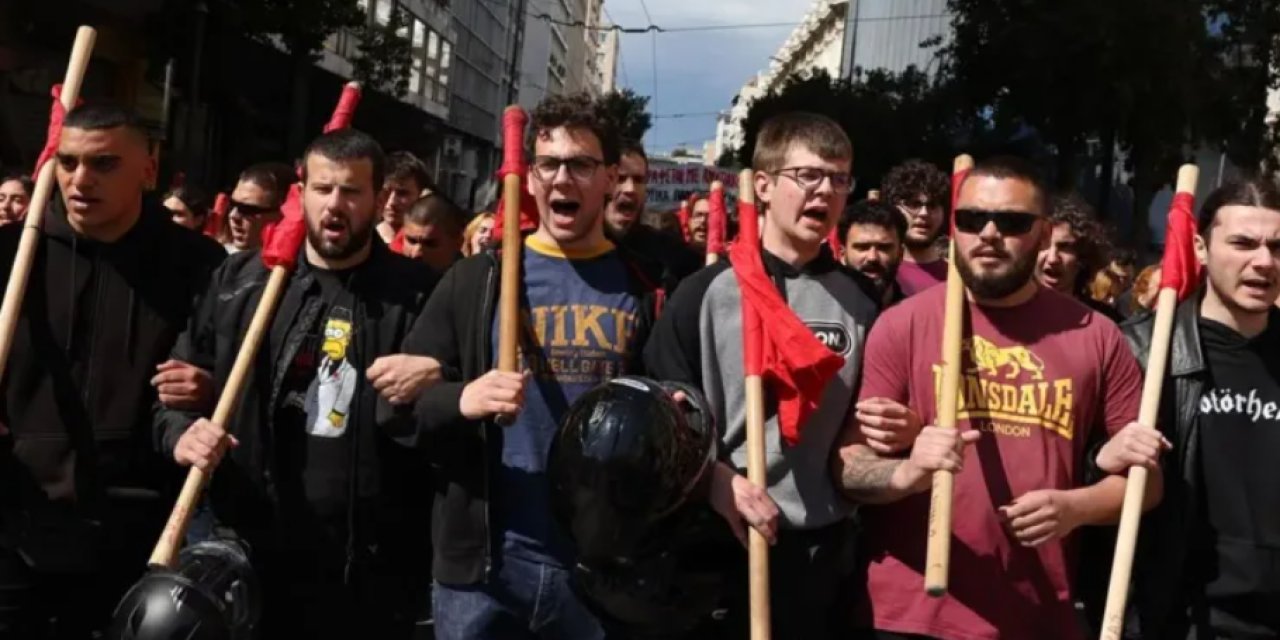 Komşuda öğretmenlerden eğitim protestosu