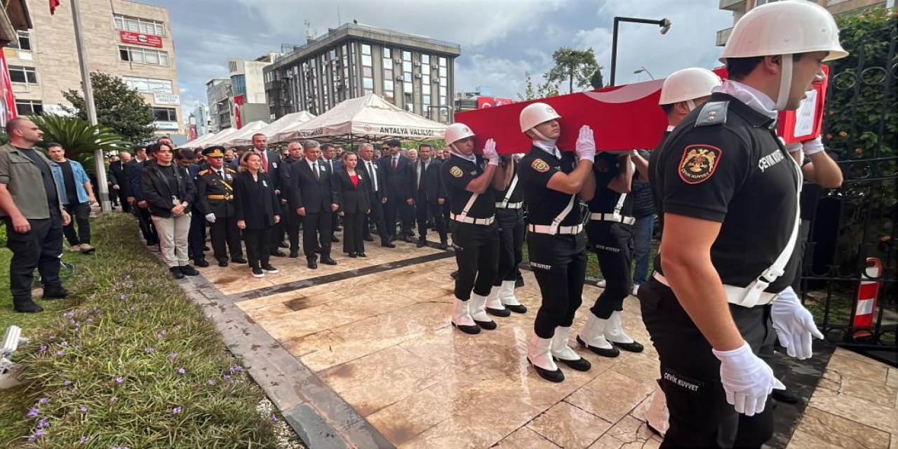 Kalbine yenik düşen Muratpaşa Kaymakamı İhsan Kara'ya veda