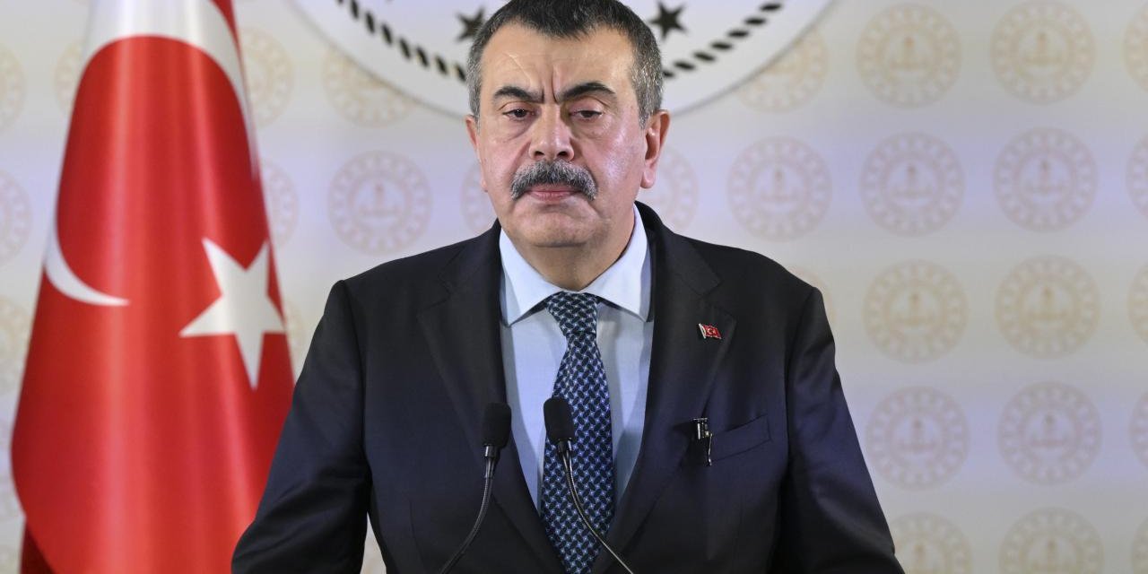 Milli Eğitim Bakanı Yusuf Tekin: "Ders kitabında benim fotoğrafım yok"