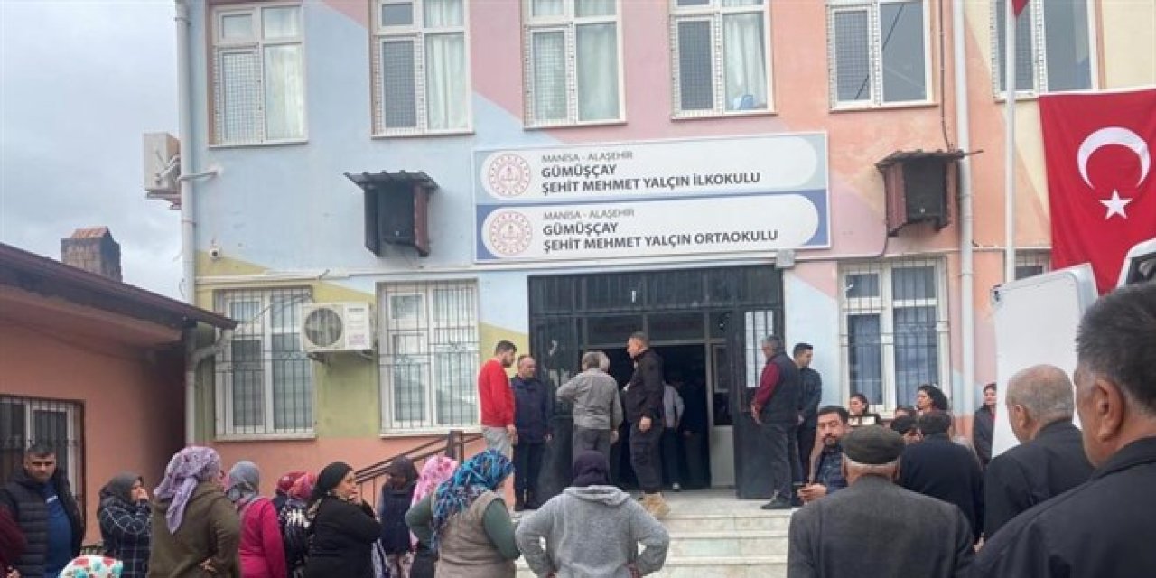 Öğretmenler odasında baygın bulunan hizmetli hayatını kaybetti