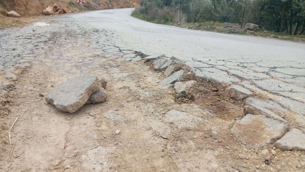 Çocuklar bozuk yol yüzünden okula gidemiyor: "1980’li yılları yaşıyoruz"